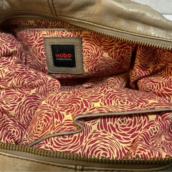 Hobo International gorgeous metallic taupe genuine leather hobo bag - Picture 13 of 15